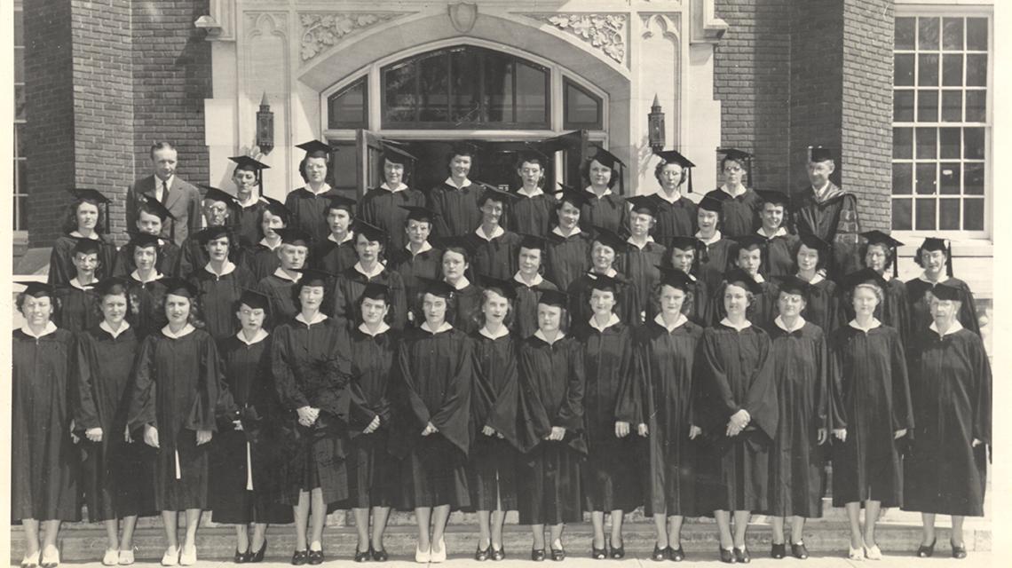 大约1942-1949年，杰克逊维尔州立师范学院毕业，校长是休斯顿·科尔